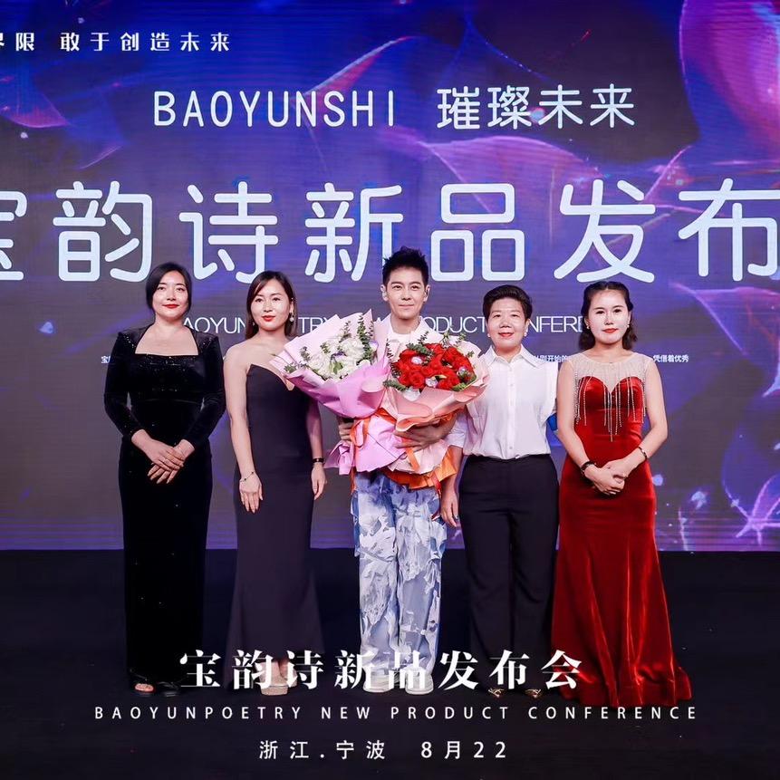 开保时捷的小姐姐