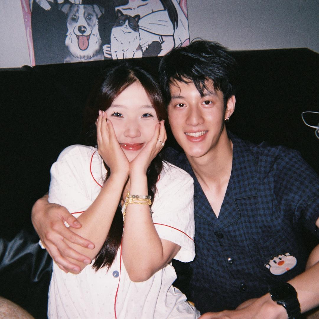 妞妞与哲哲.