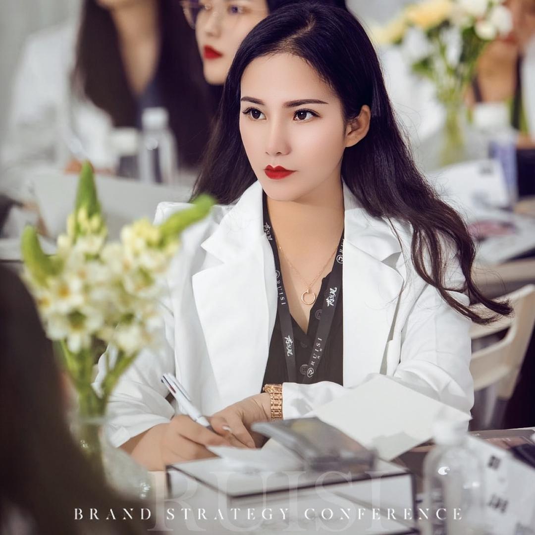 换氏珠宝桂平店～影子