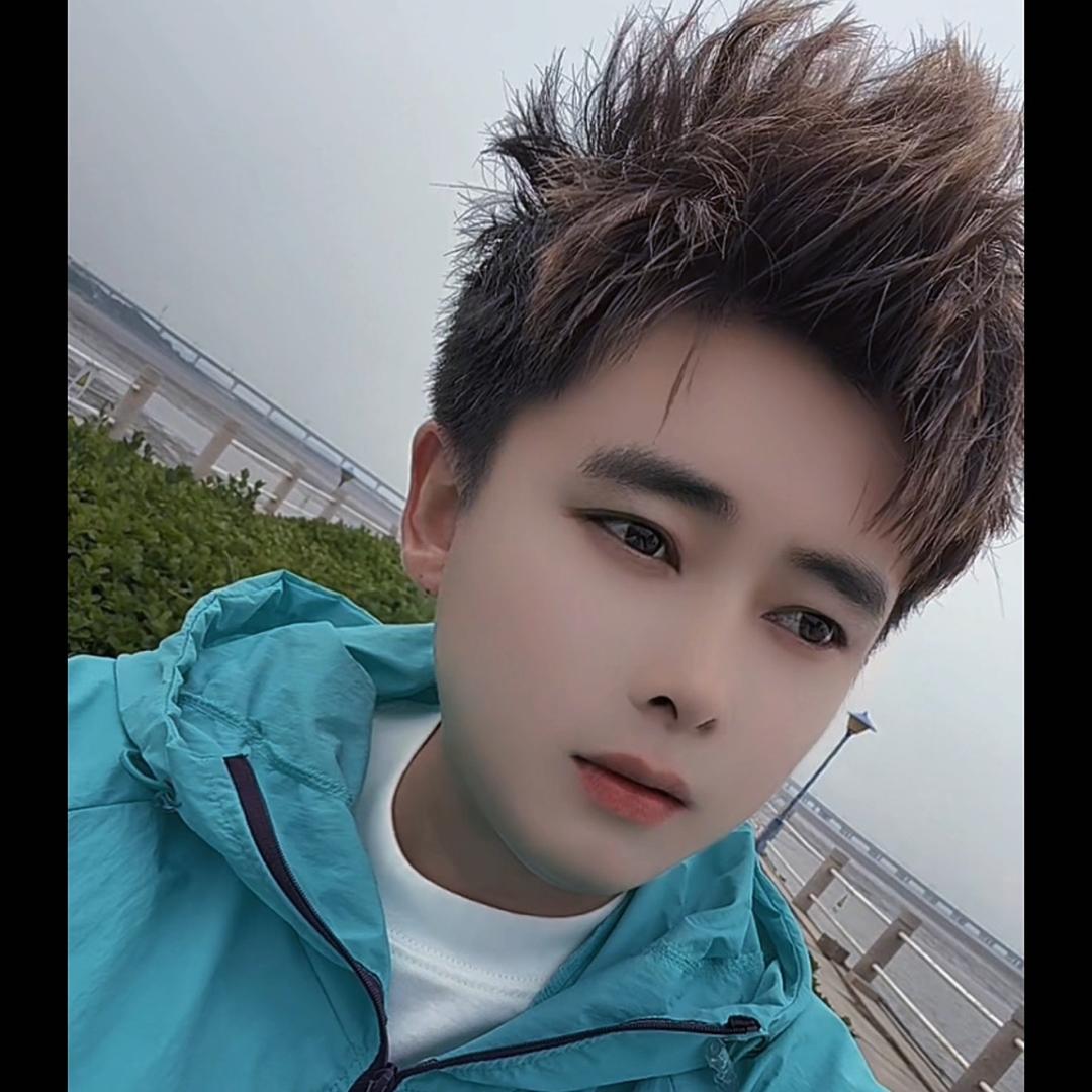 晓晓 .