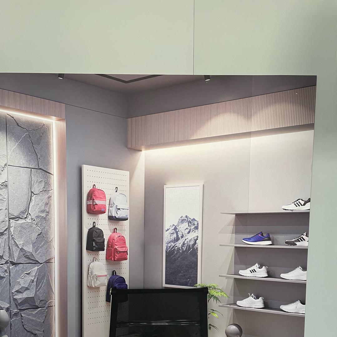 劲途潮鞋工厂店