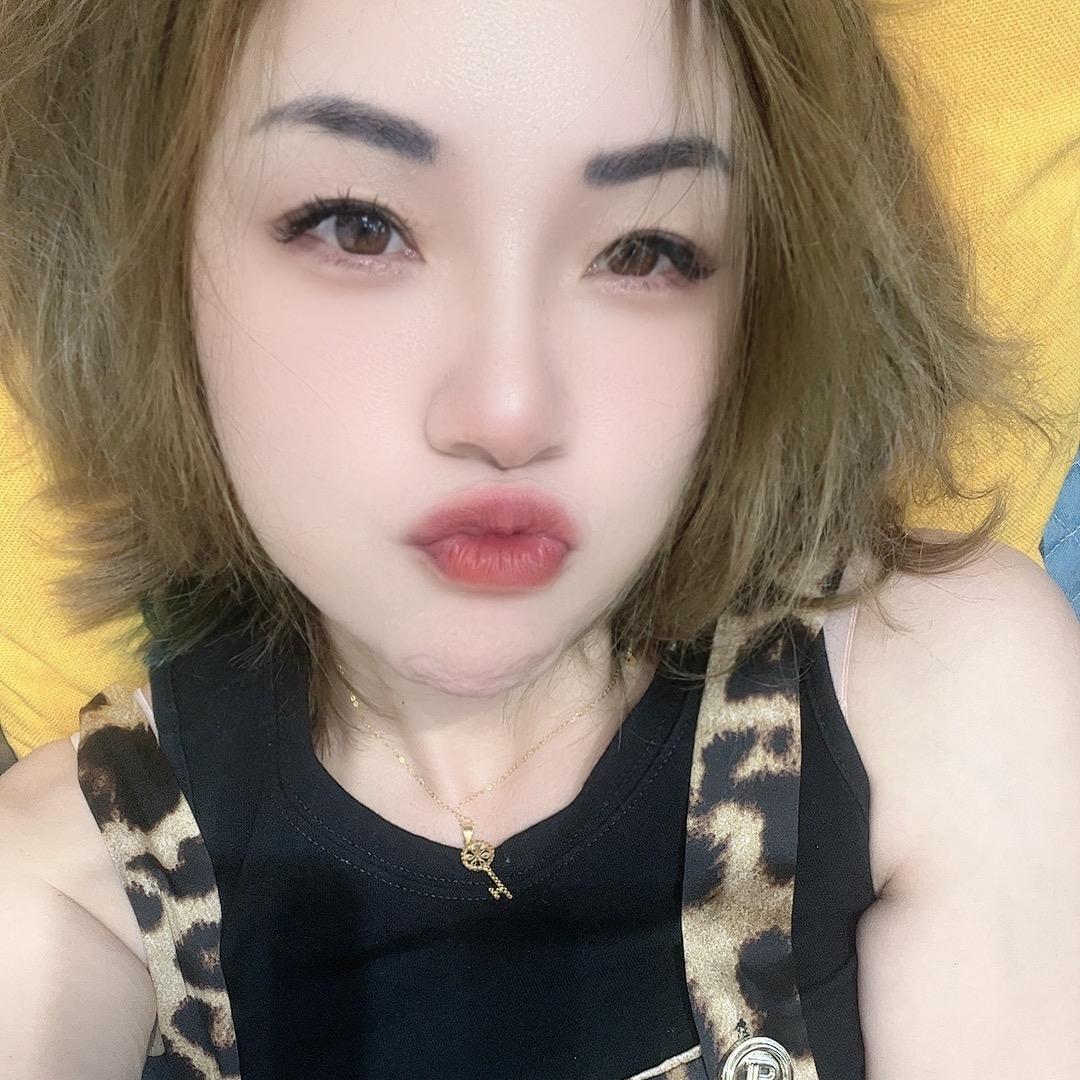 踮起脚丫偷亲你