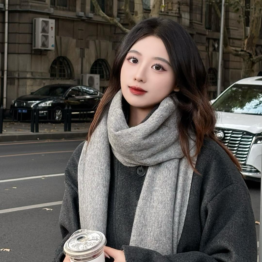李里里