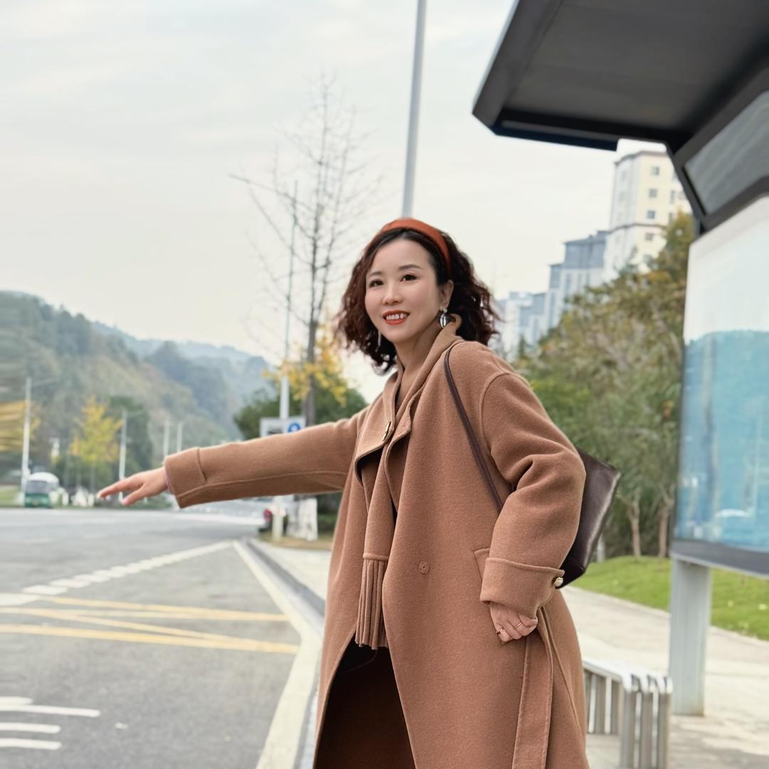 宜昌市猇亭区蓝色佳人苑服装店