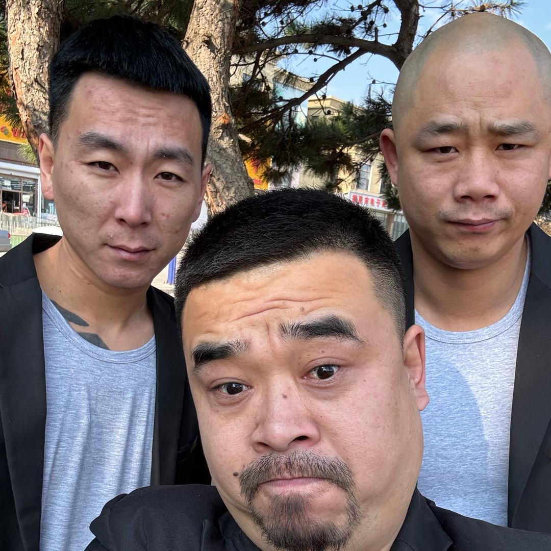 三个狒狒