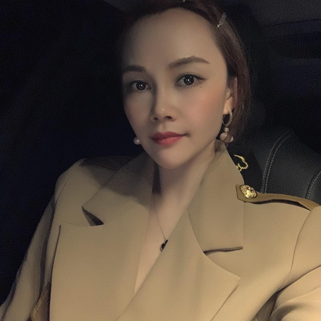 新洪城大市场《薇时尚女装穿搭》批发老店