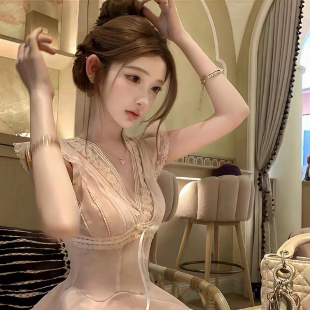 欣欣子.