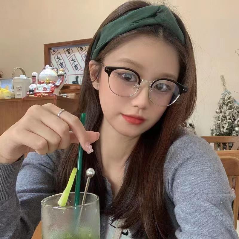 卡卡眼镜—妮妮