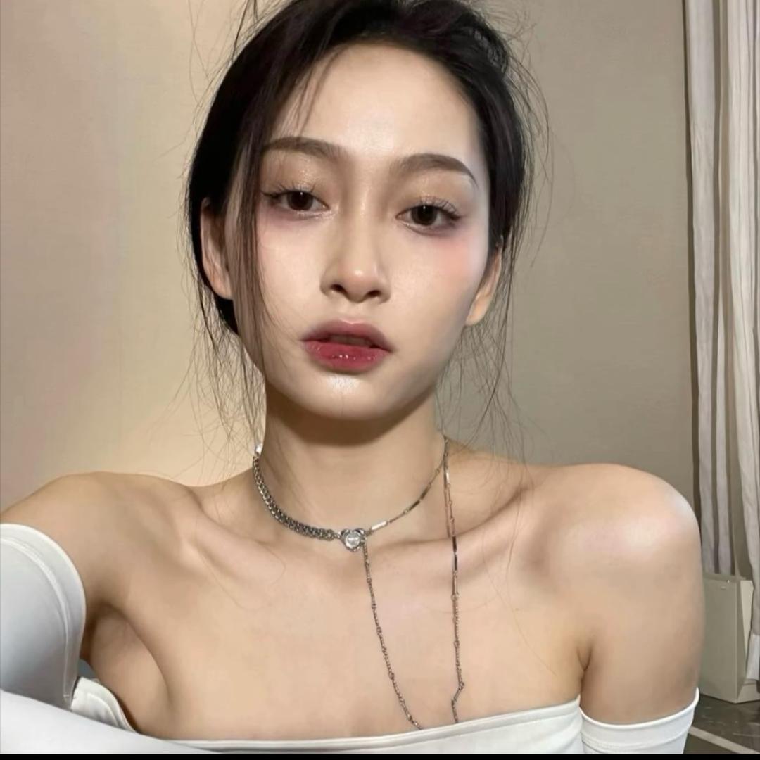 腼腆小美