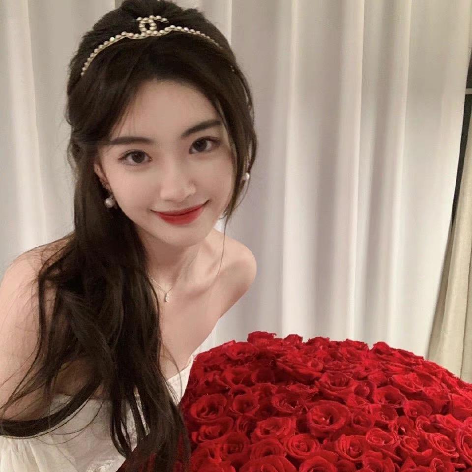 某不知名美女