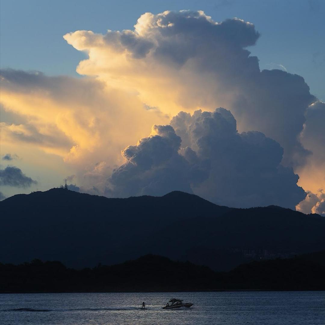 青山常伴绿水