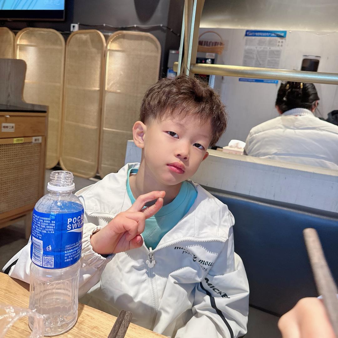 跳街舞的浩浩