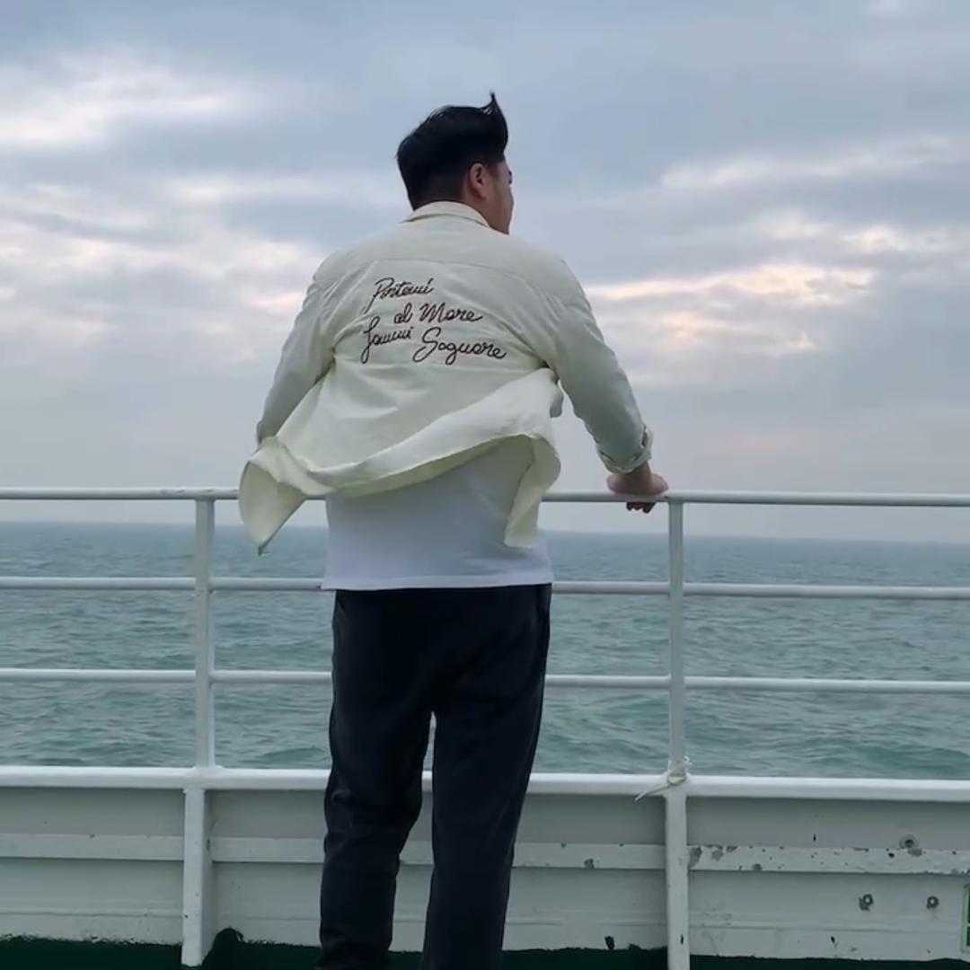 👕