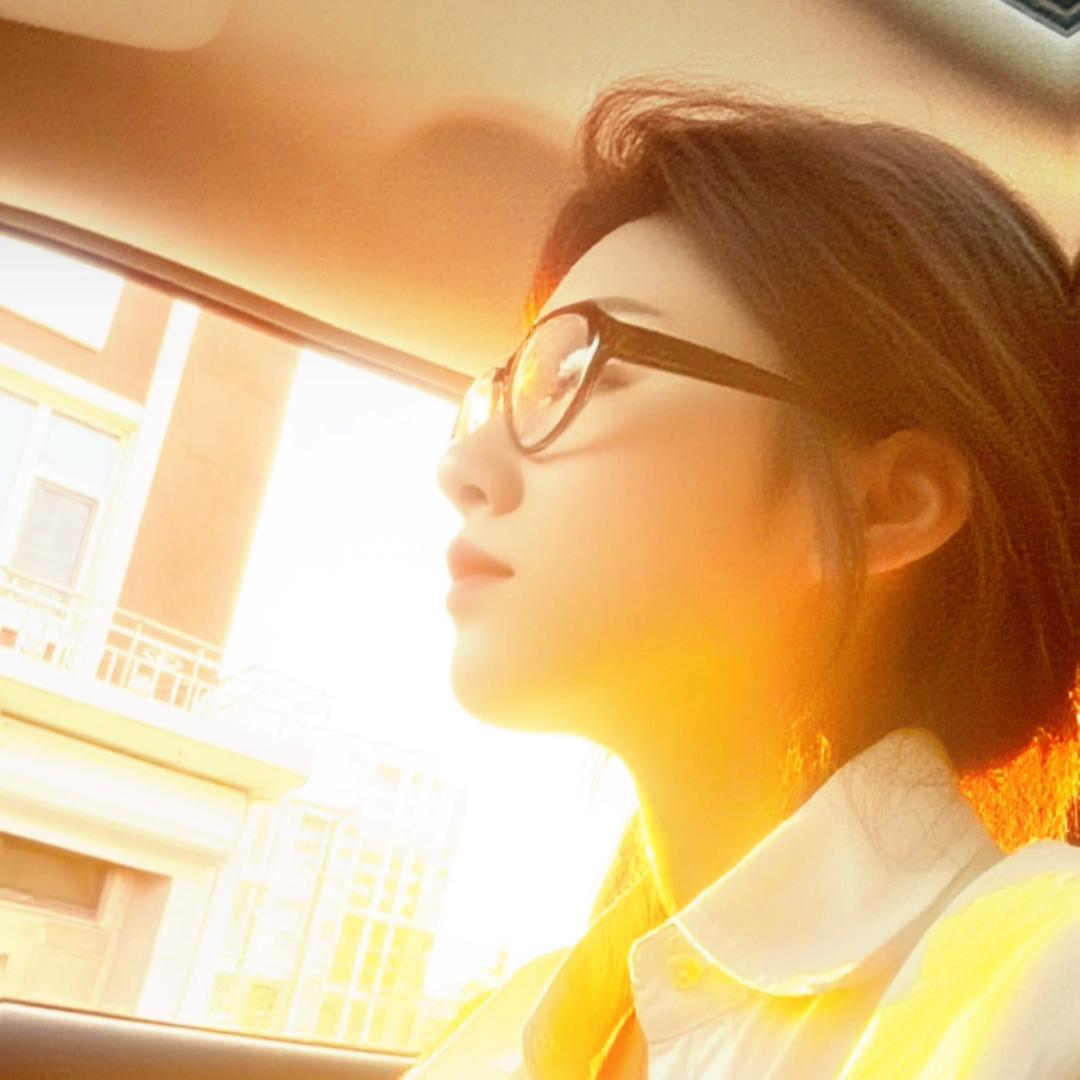 爱吃🍬的怪女孩