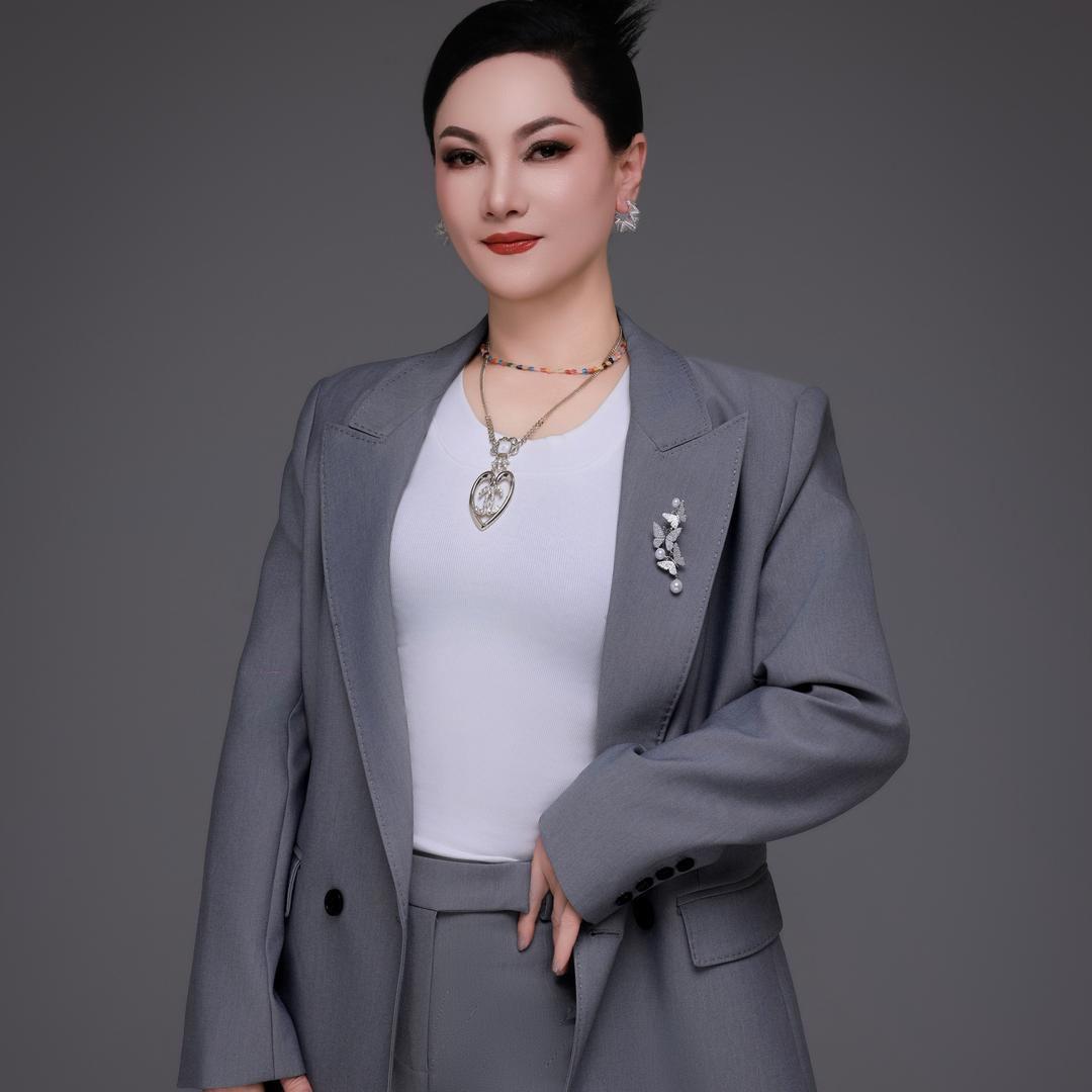 歌手Mihrigul Hasan(本人）