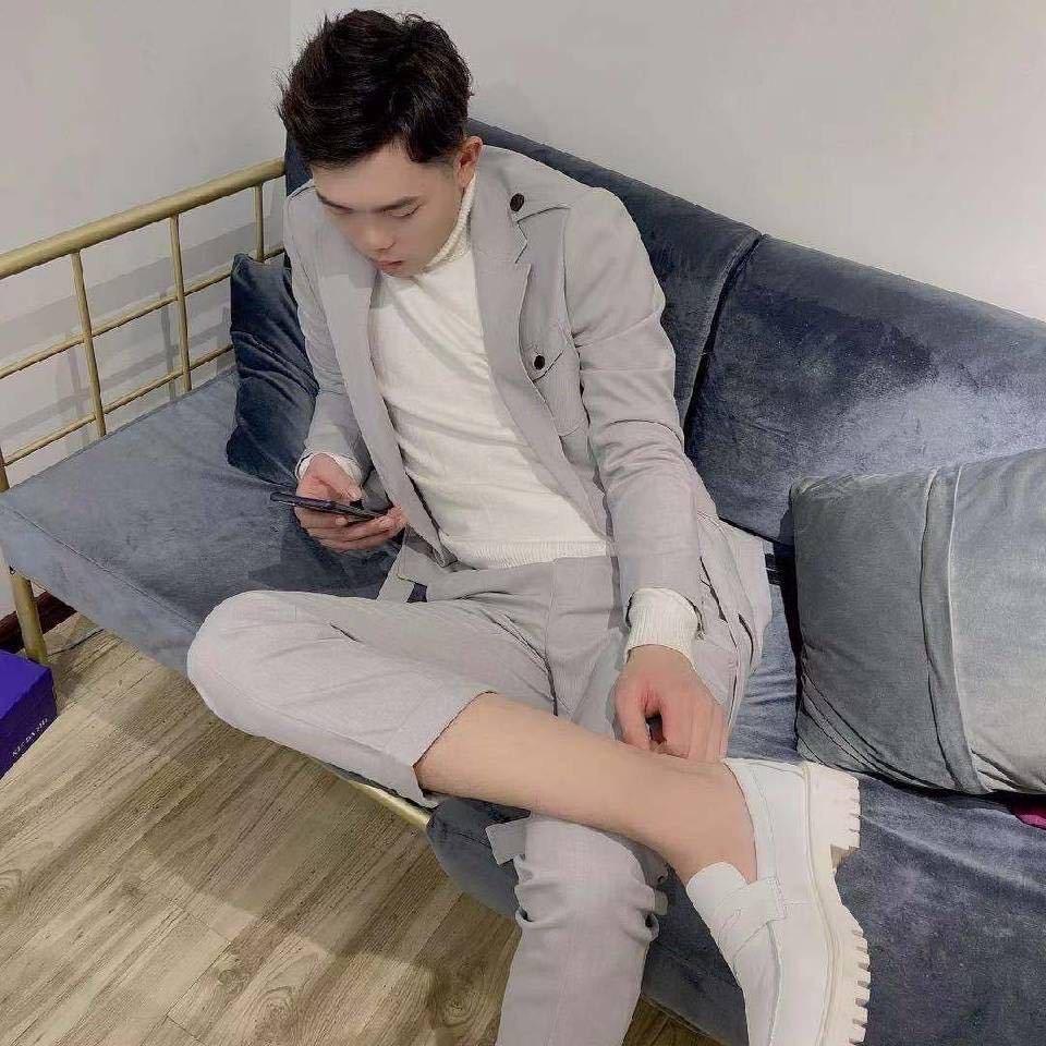 爱她