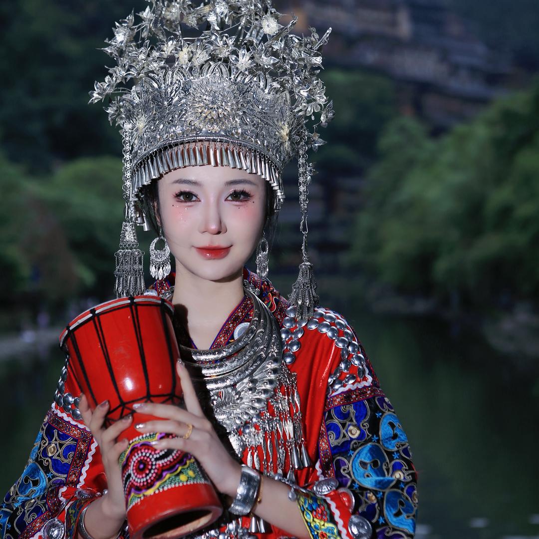 岜沙苗绣风情刺绣
