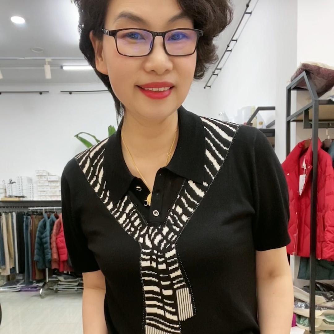 快乐的娜娜服饰搭配店2号