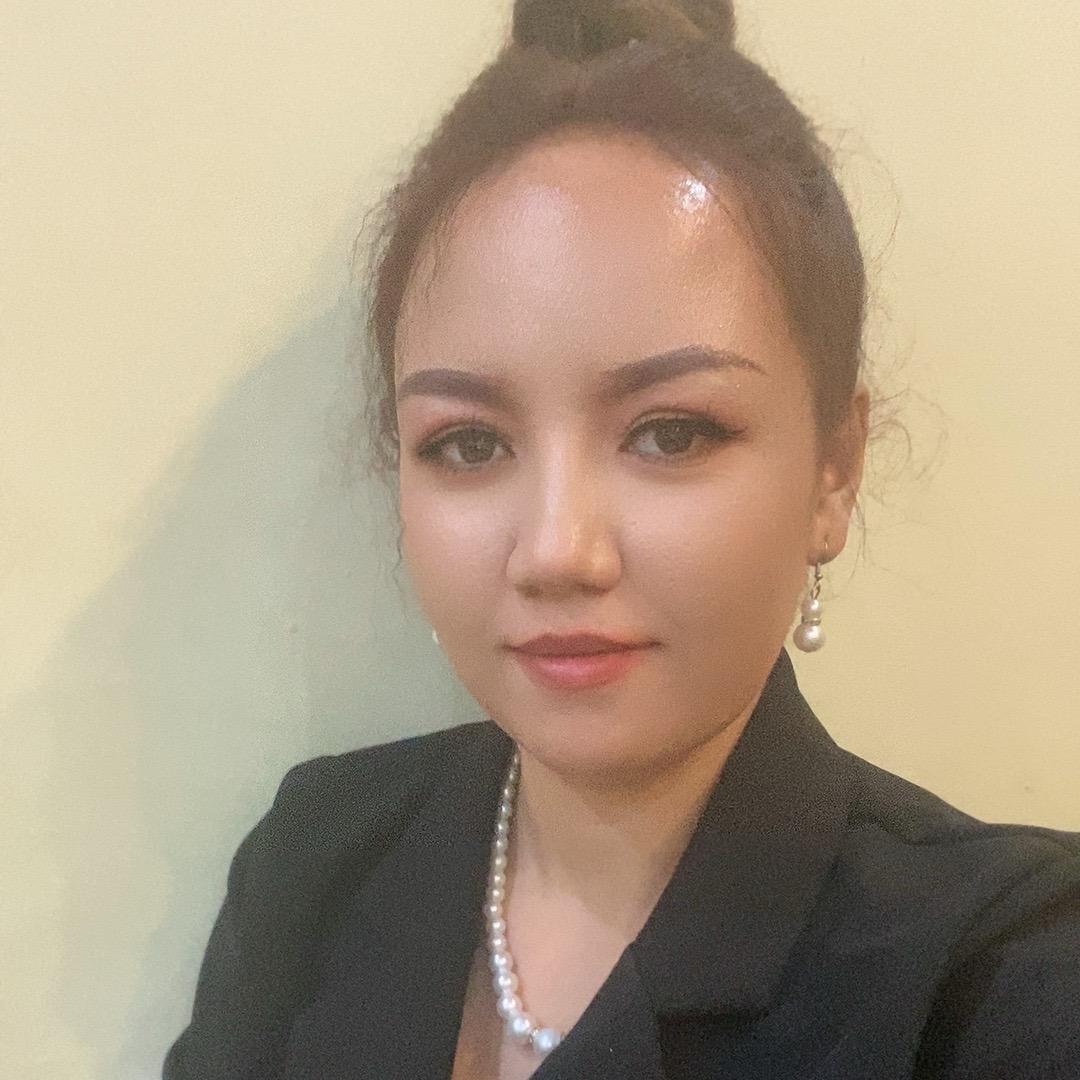 买黄金首饰的姑娘😘