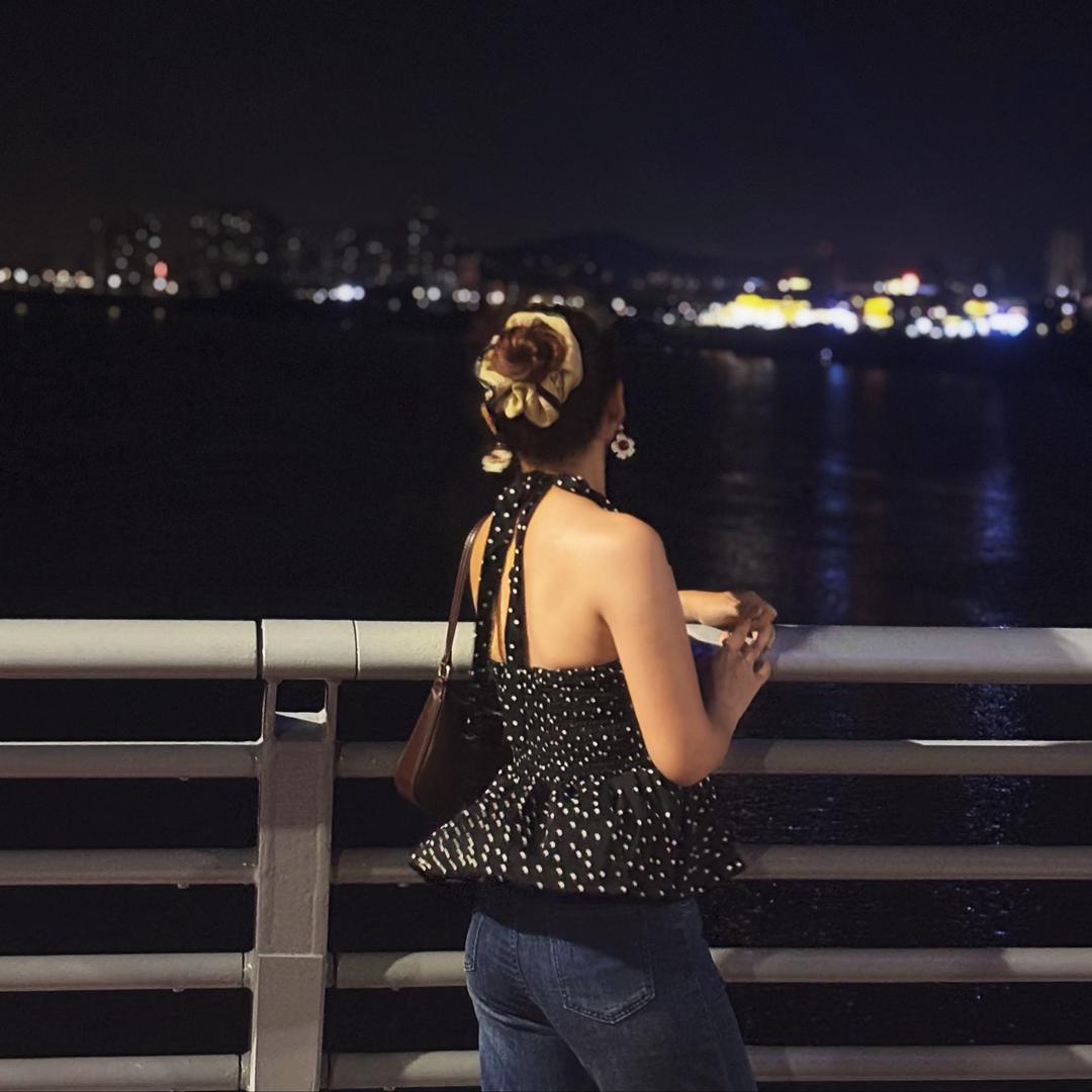 带娃追光美少女