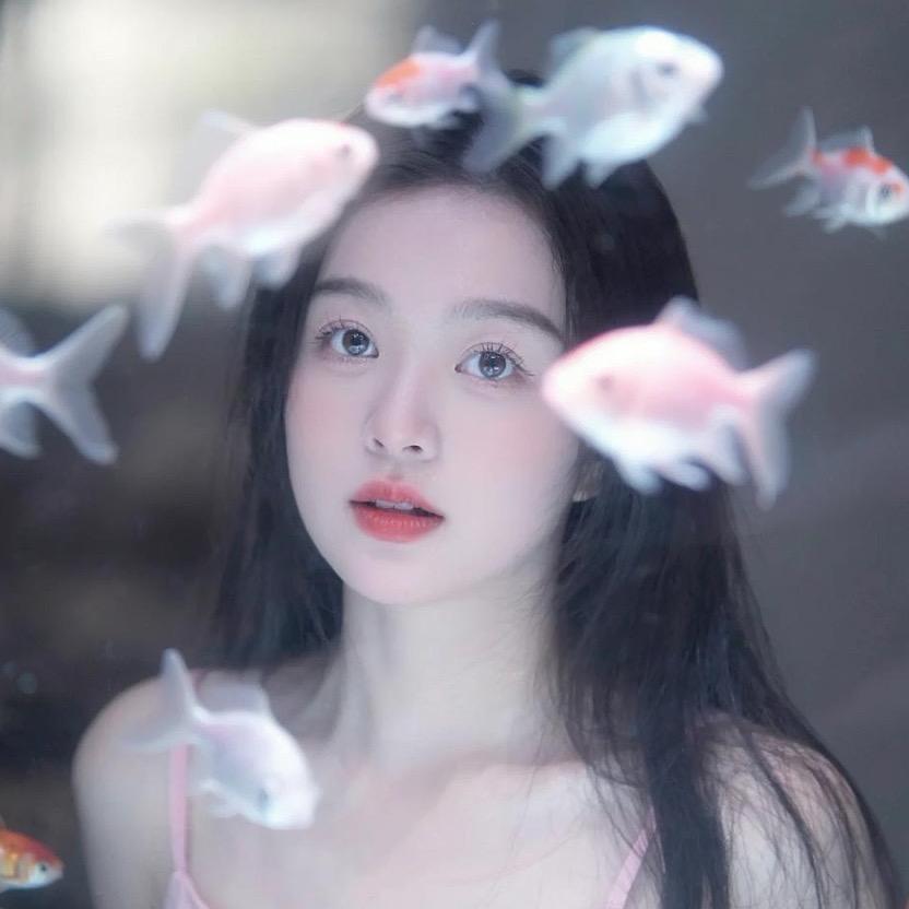 龙菇凉没有艺名