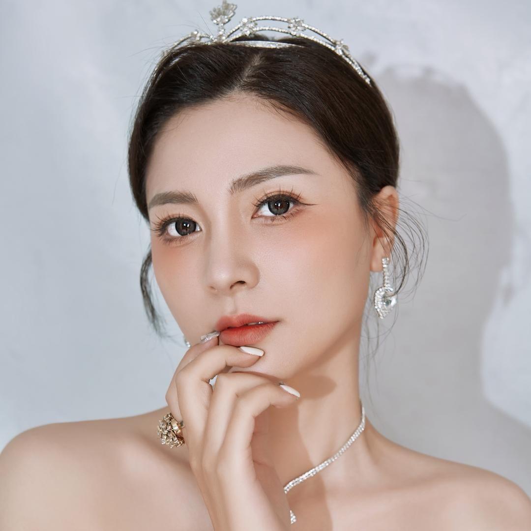 Ainube安卜美妆旗舰店开播拉