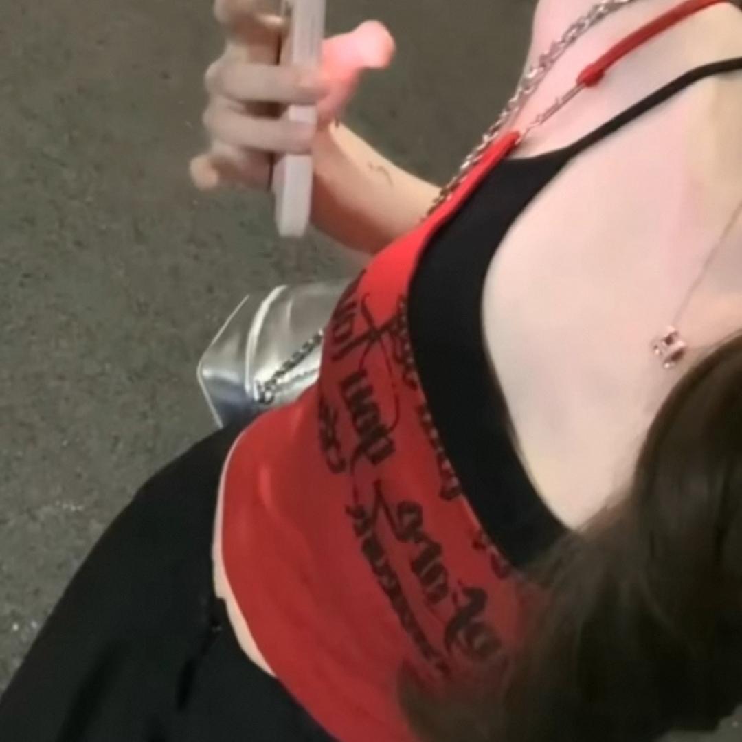 是静静吖、