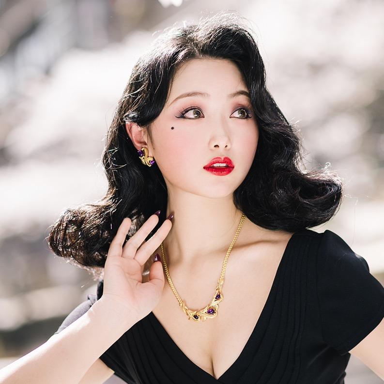 亲一下Mio姐姐吧
