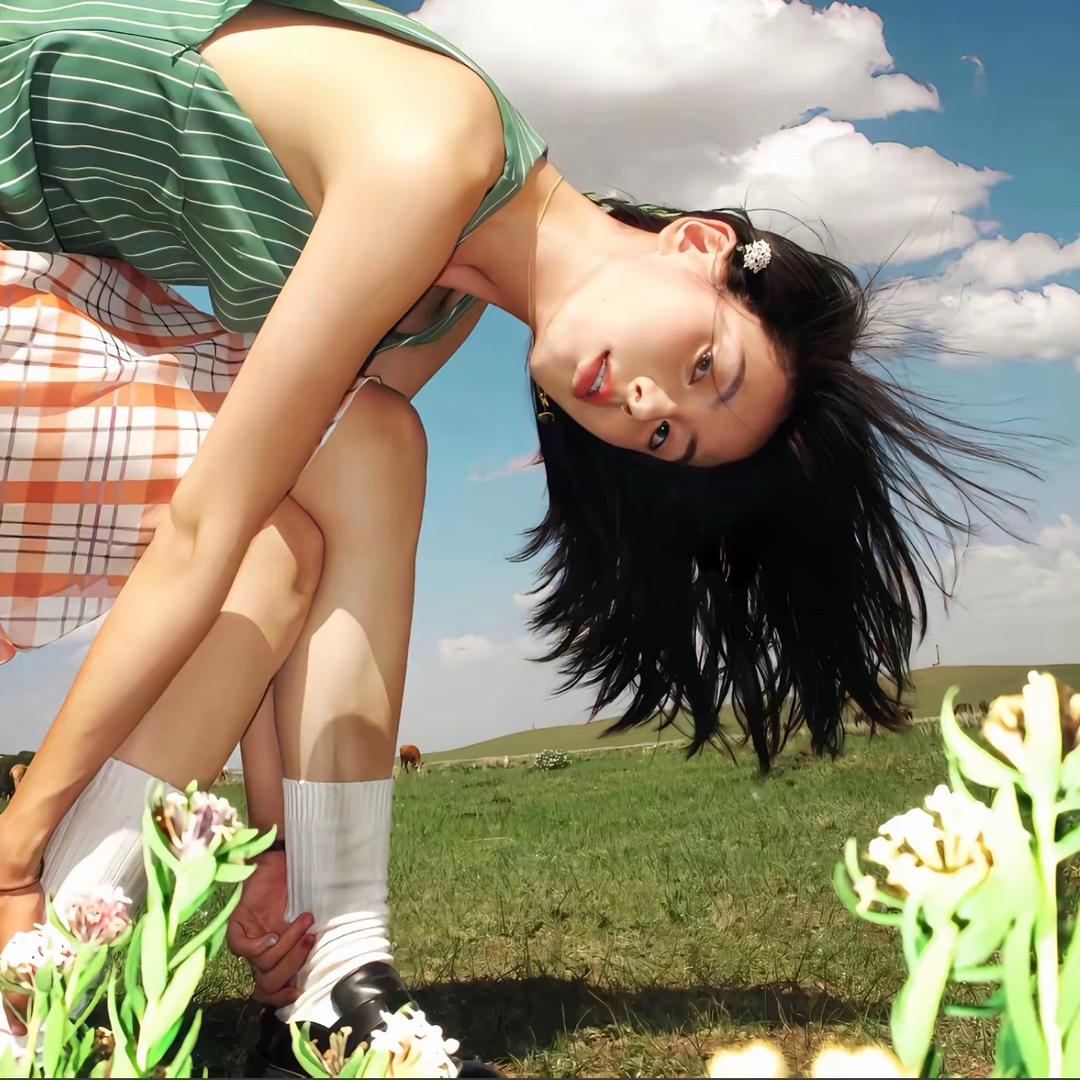 小新过马路肘击老奶