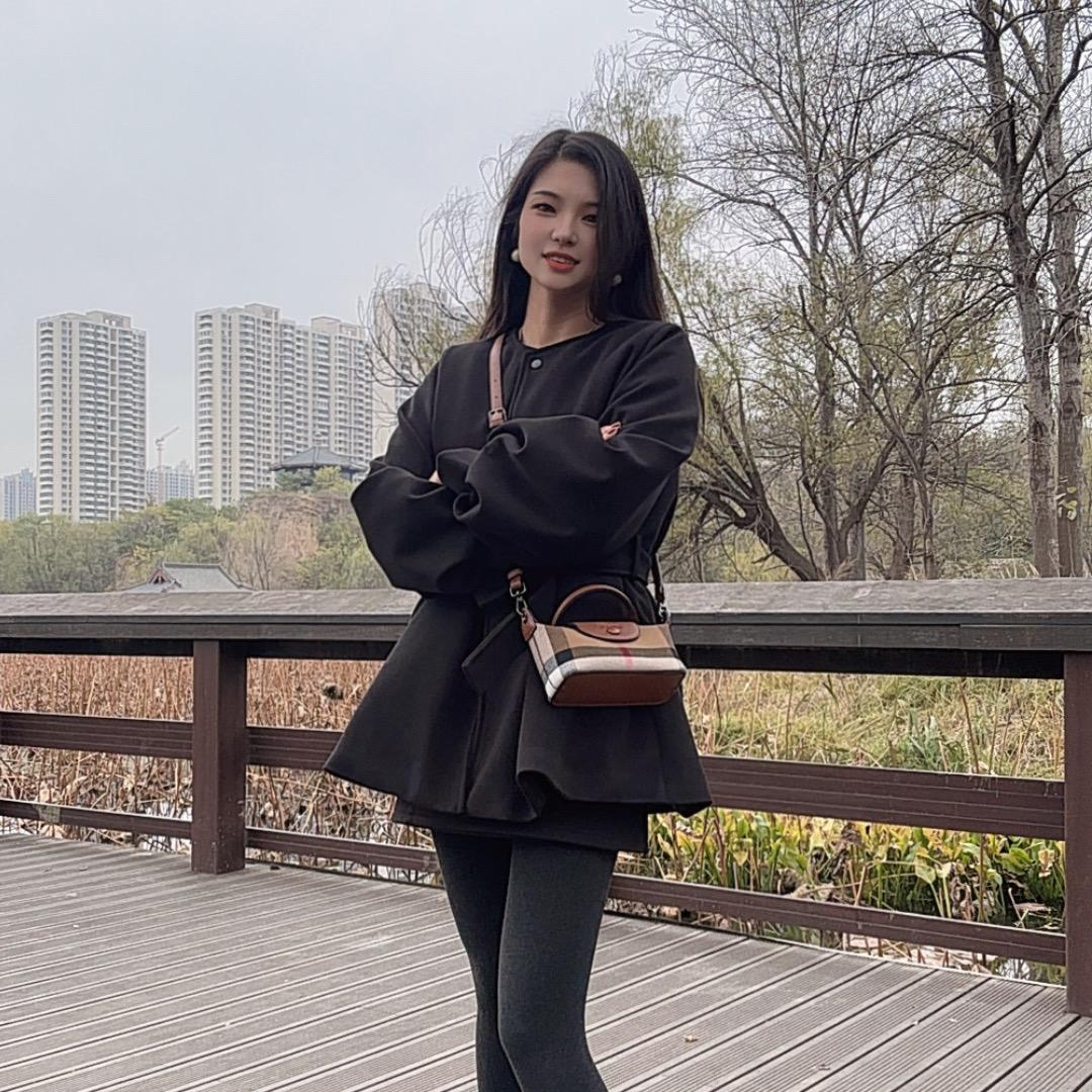 薇颜.(穿搭在橱窗)