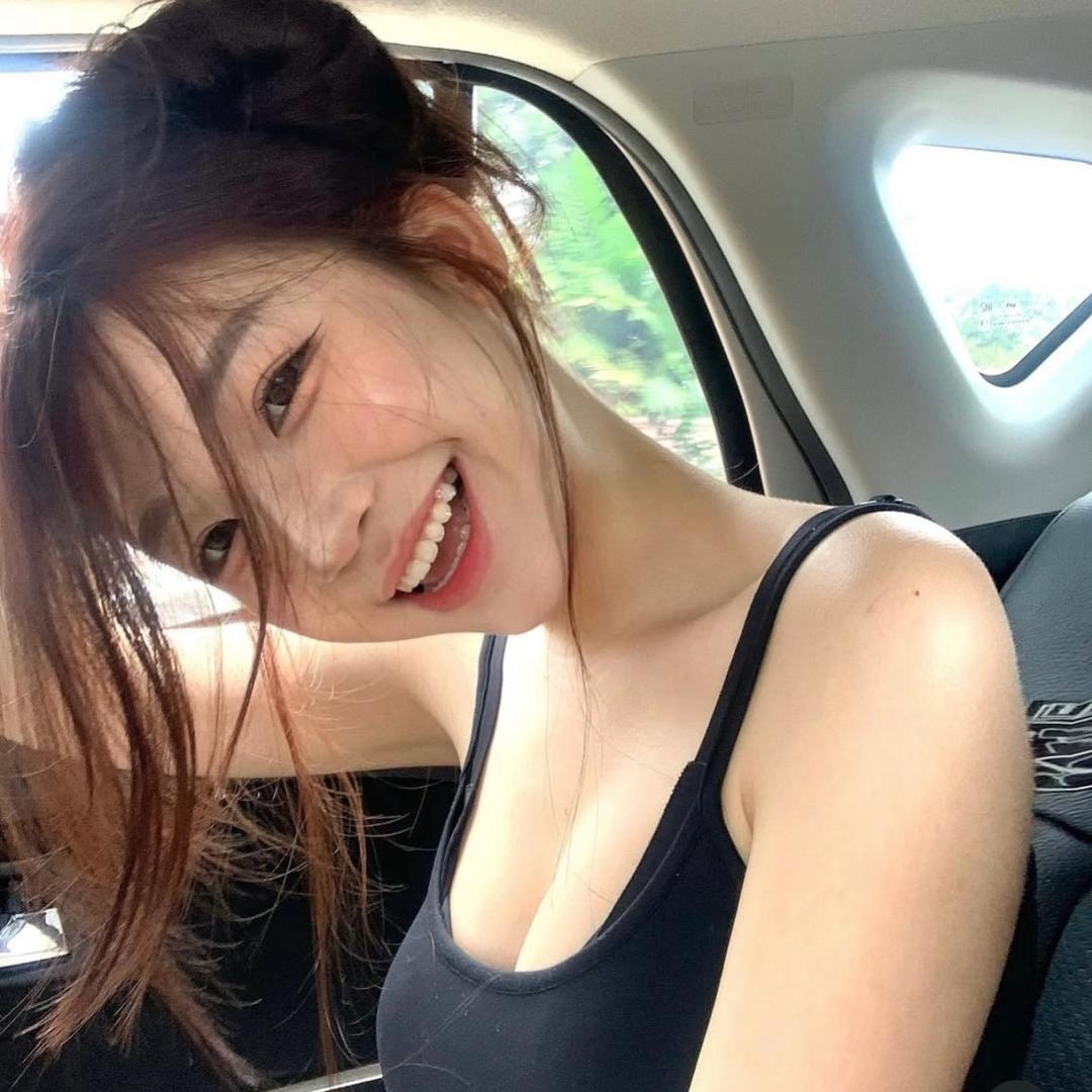 腼腆小美