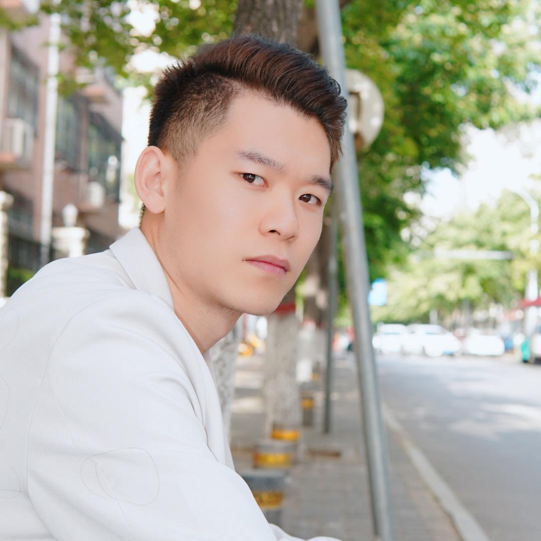 罗Tony