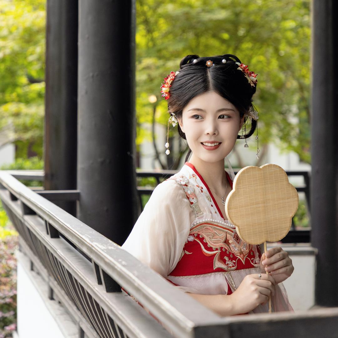 90后中老年大学蒙校长