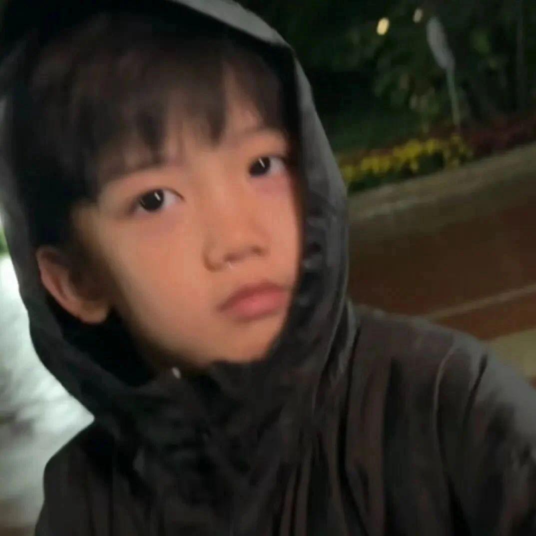 李·