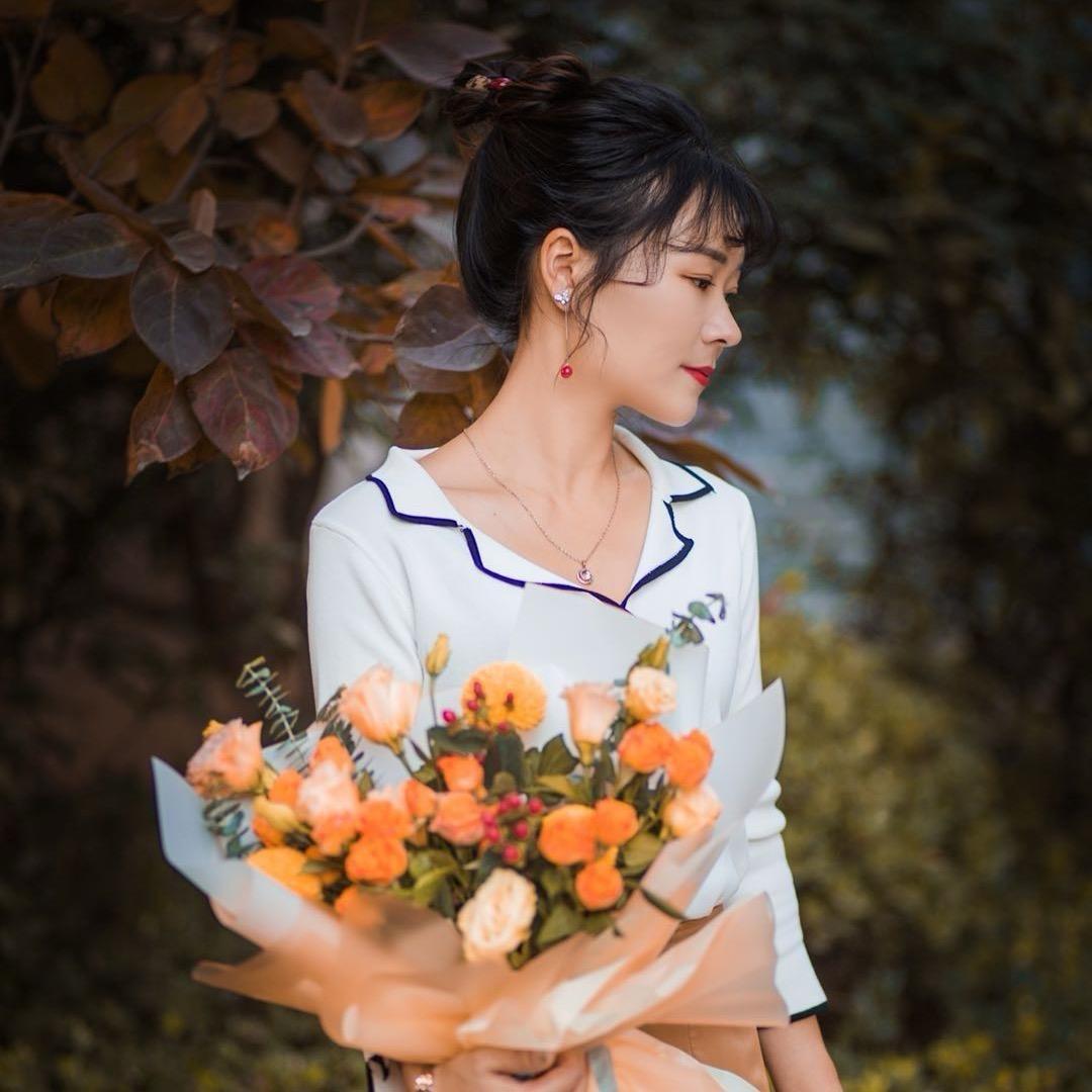 蕾蕾花艺-平平老师