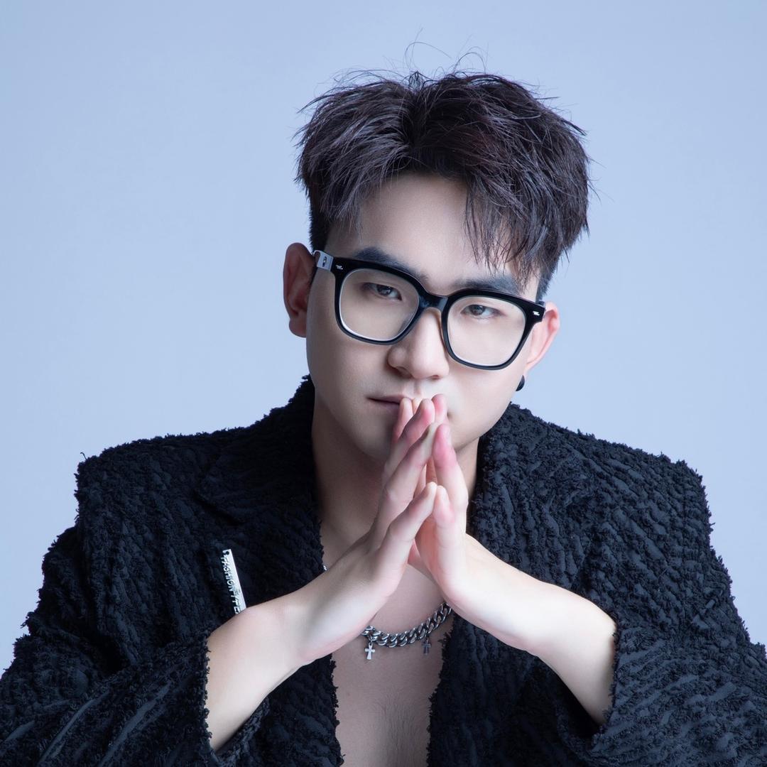 海棠（专注染发短发设计）