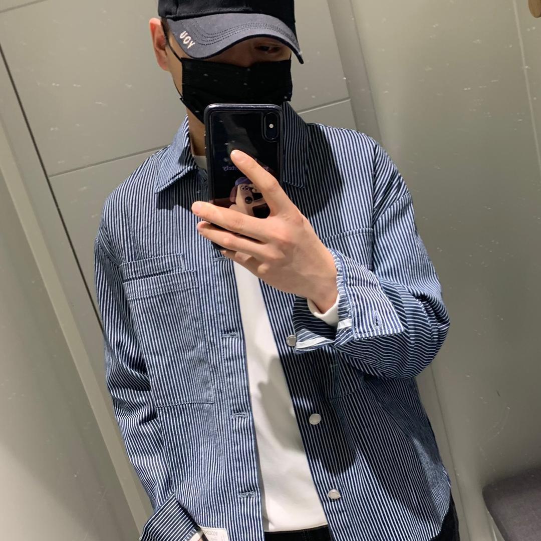 李君