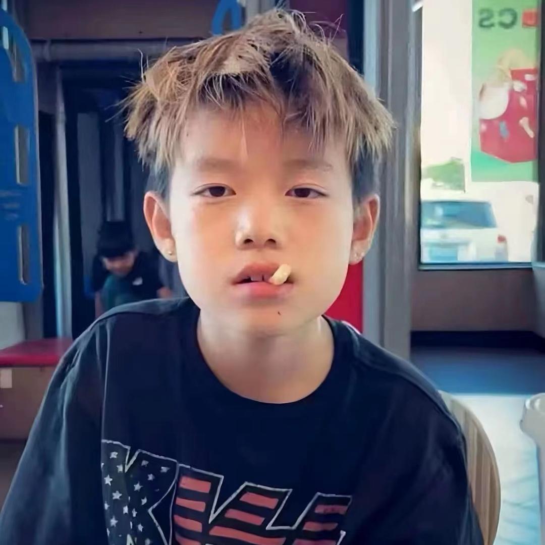 ¥