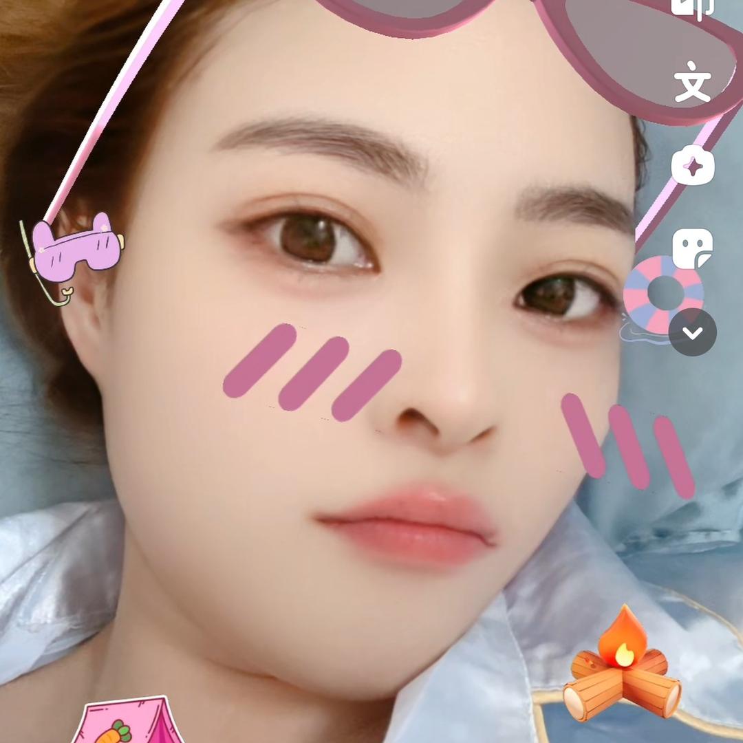 小逗号(ง •̀_•́)ง