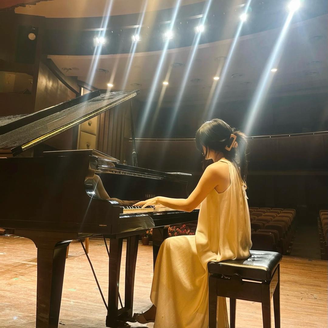 钢琴梁老师丁丁
