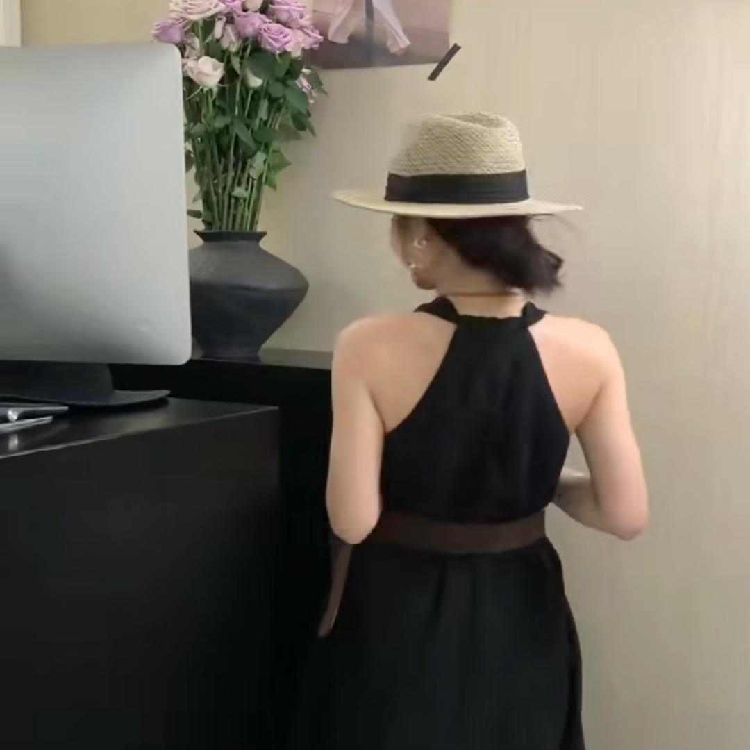 亦 她