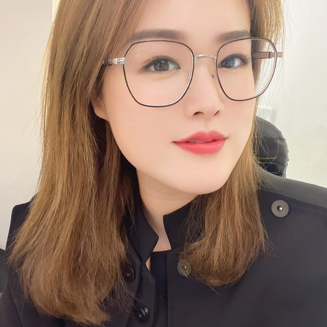 桂林.做眉毛的香姐