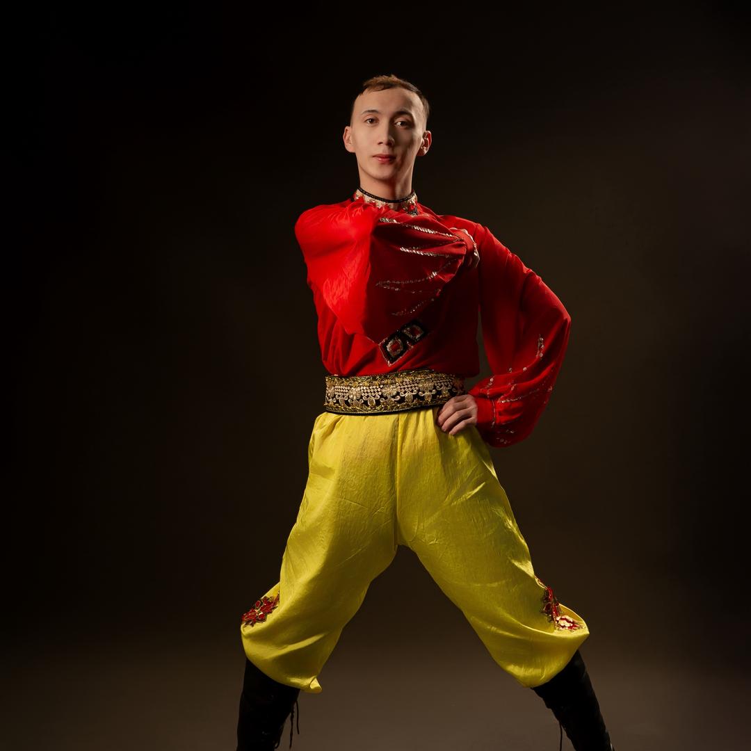 拜尔娜艺术团小玉