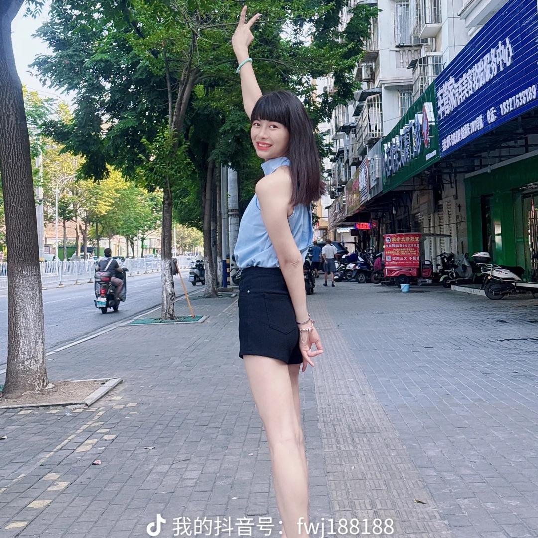 比亚迪4S店～笑笑