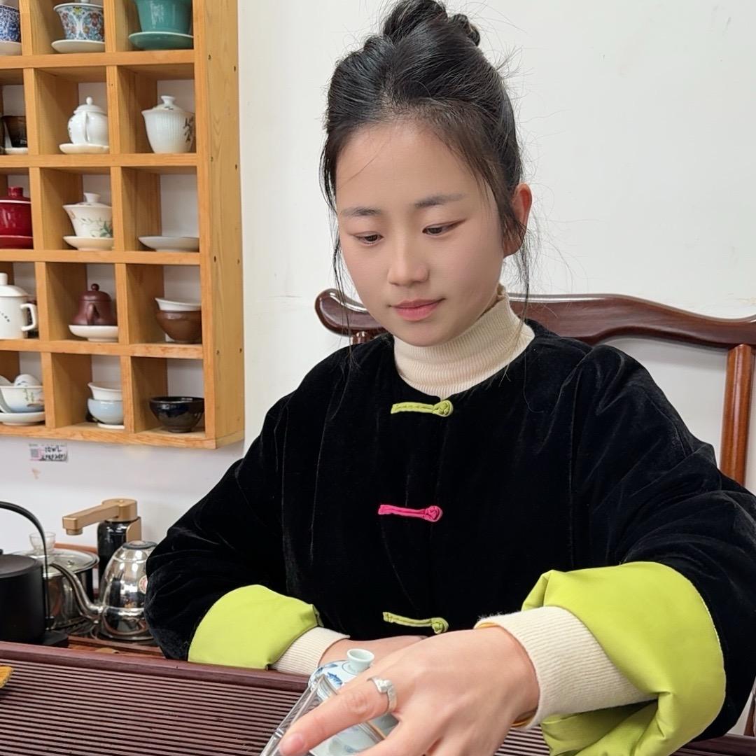 @含溪红茶厂老板娘