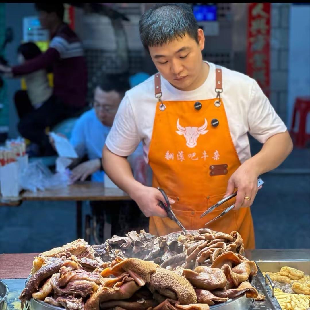 小彬总在深圳卖牛杂粉面