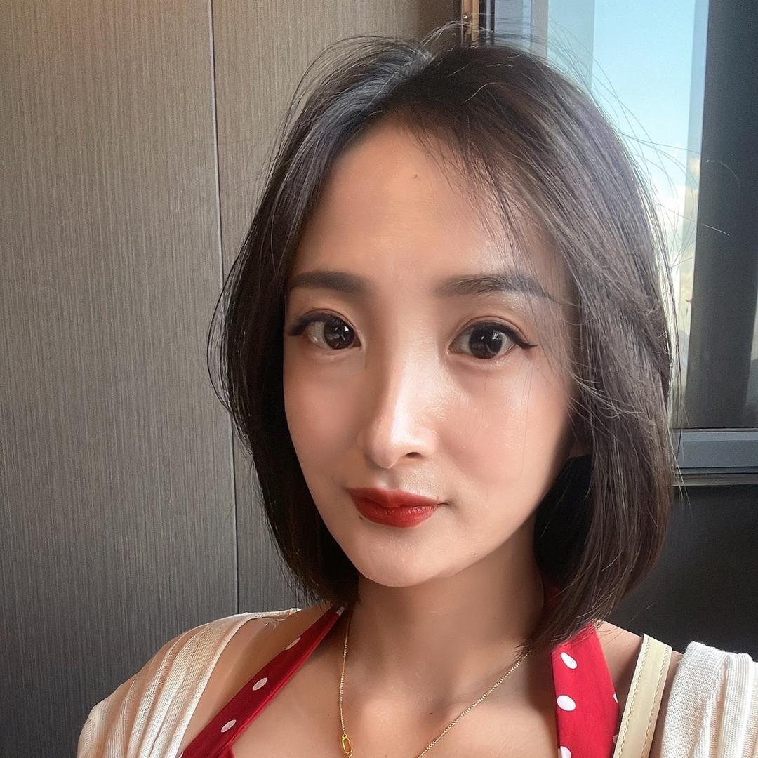 在代县做眉毛的笑笑