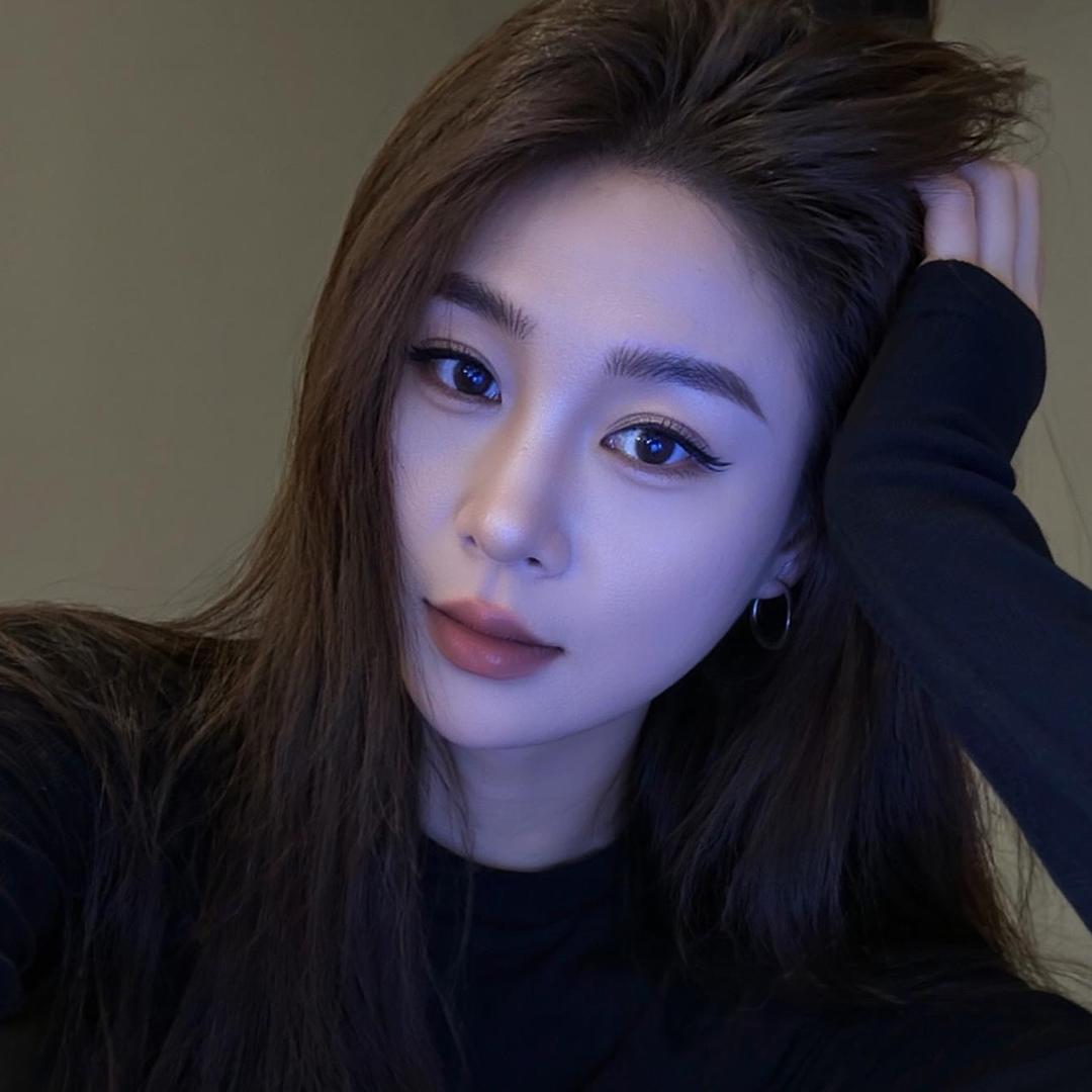 她爱吃鸡蛋灌饼。