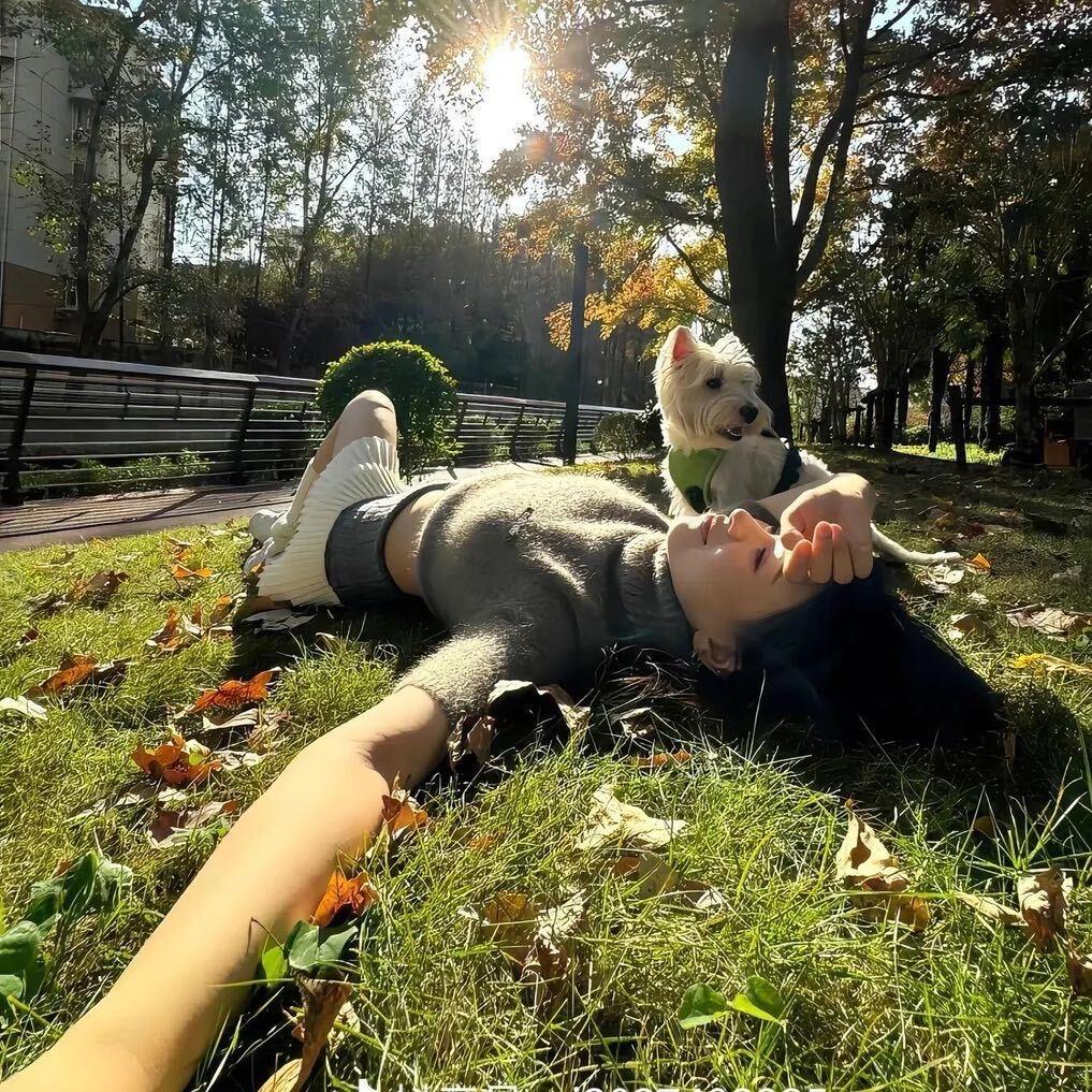 性感纯情大母猩猩骑老太太过马路