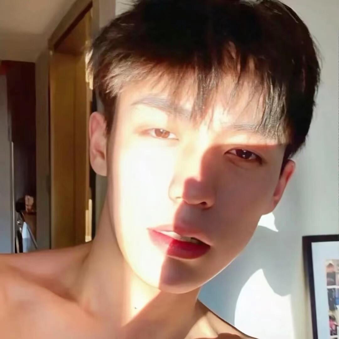 小董只会睡大觉.